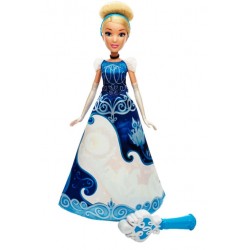 Papusa Hasbro Disney Cenusareasa cu rochie magica
