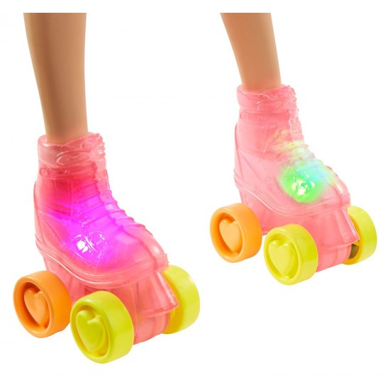 Papusa BARBIE patinatoare DTW17