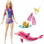 Papusa Barbie la plaja cu delfin